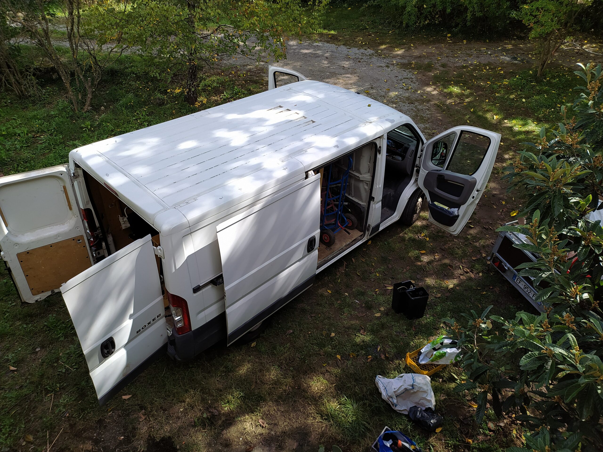 camionnette de débarrasseur en intervention